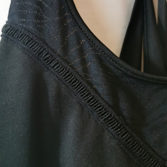 workout top, medium - Picture 3 of 8